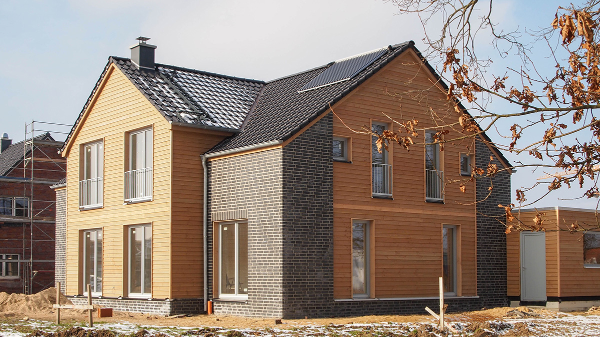 12_Wohnhaus_mit_6_sechs_Schlafzimmern_Verblendstein-Holzfassade_Klinker-Holz-Kombination_Gestaltungssatzung