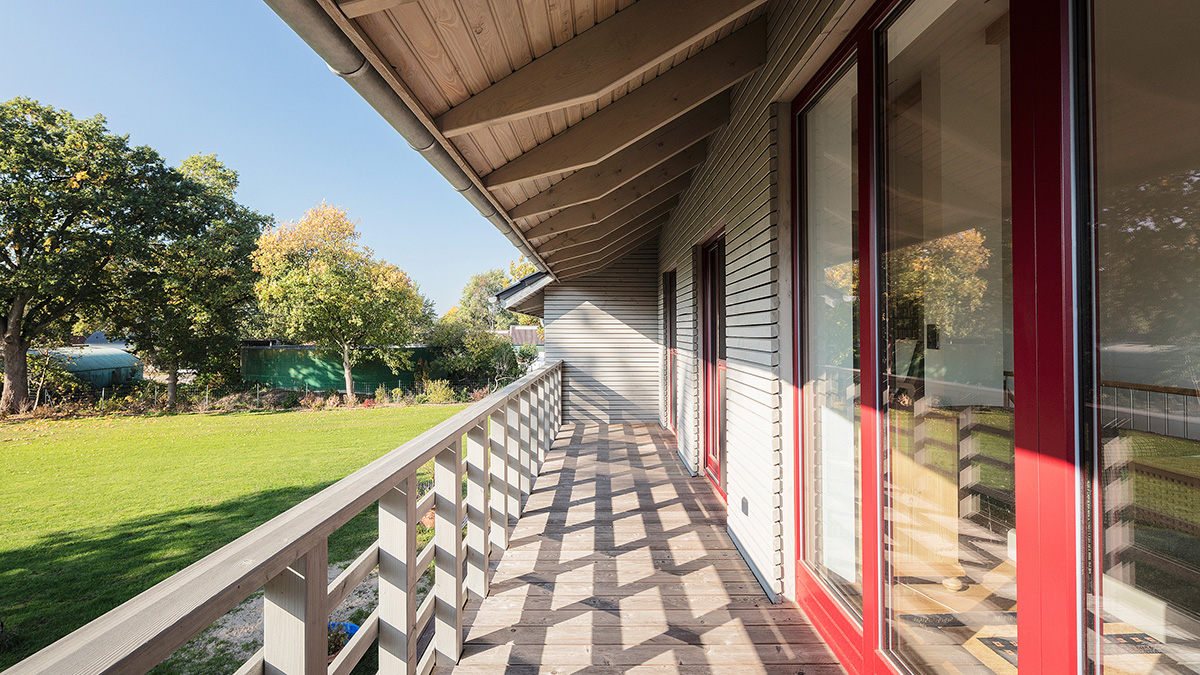 07_Einzelhaus_drei_Wohnungen_kleines_Mehrfamilienhaus_Solar_Photovoltaik_Kombination_Regenerative_Energien
