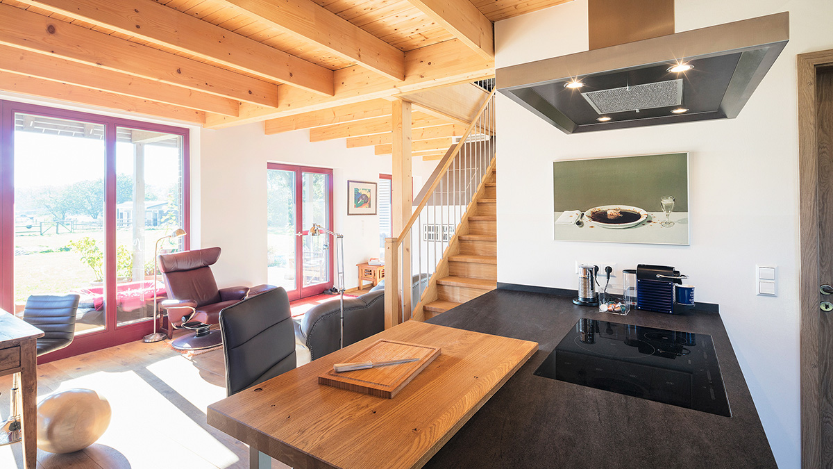 09_Einzelhaus_drei_Wohnungen_kleines_Mehrfamilienhaus_Solar_Photovoltaik_Kombination_Regenerative_Energien