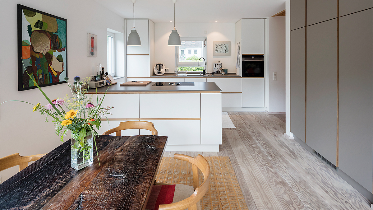 10_Modernes_Zweifamilienhaus_Offener_Grundriss_Grosszuegige_Wohnung_Holzstaenderbauweise_