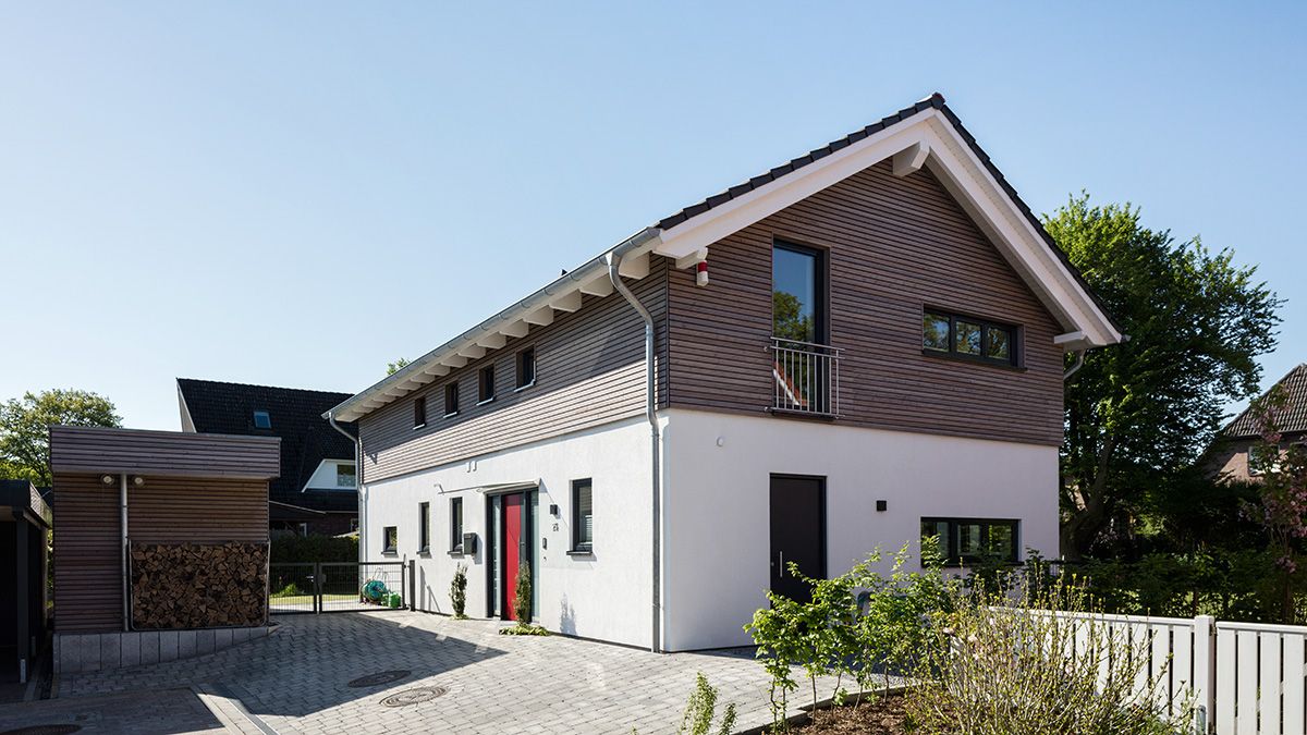 04_Holzhaus_Holz-Putz-Fassade_Klassisch-modern_Eckverglasung_Verglaste_Ecke_Pfosten-Riegel-Fassade